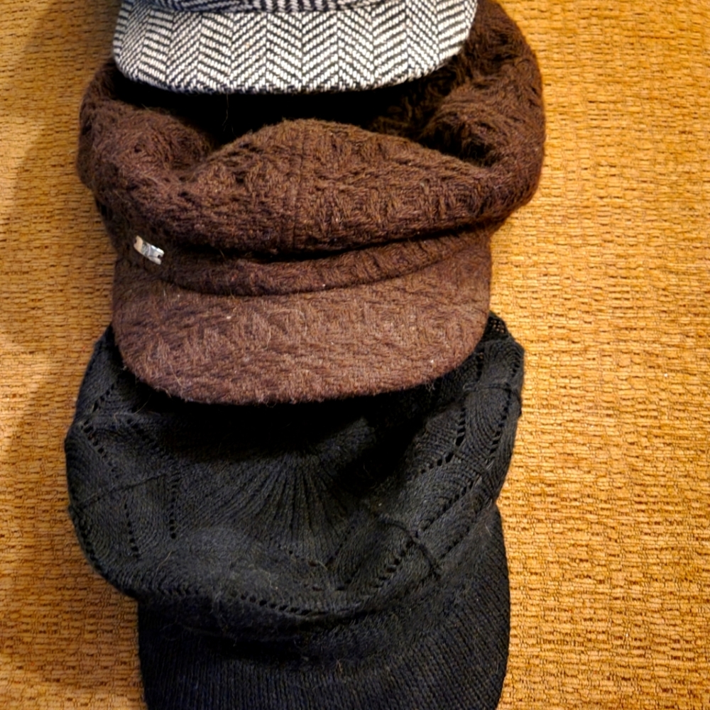 GAP set of 2 Hats and 1 misc. Hat